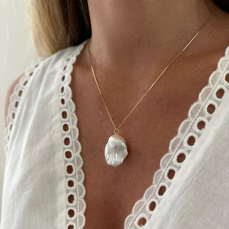 Ivy | Large Fireball Baroque Pearl Gold Pendant Necklace